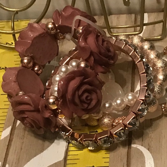 New 5 Piece Fashion Stretch Bracelet Set Mauve - Picture 6 of 16